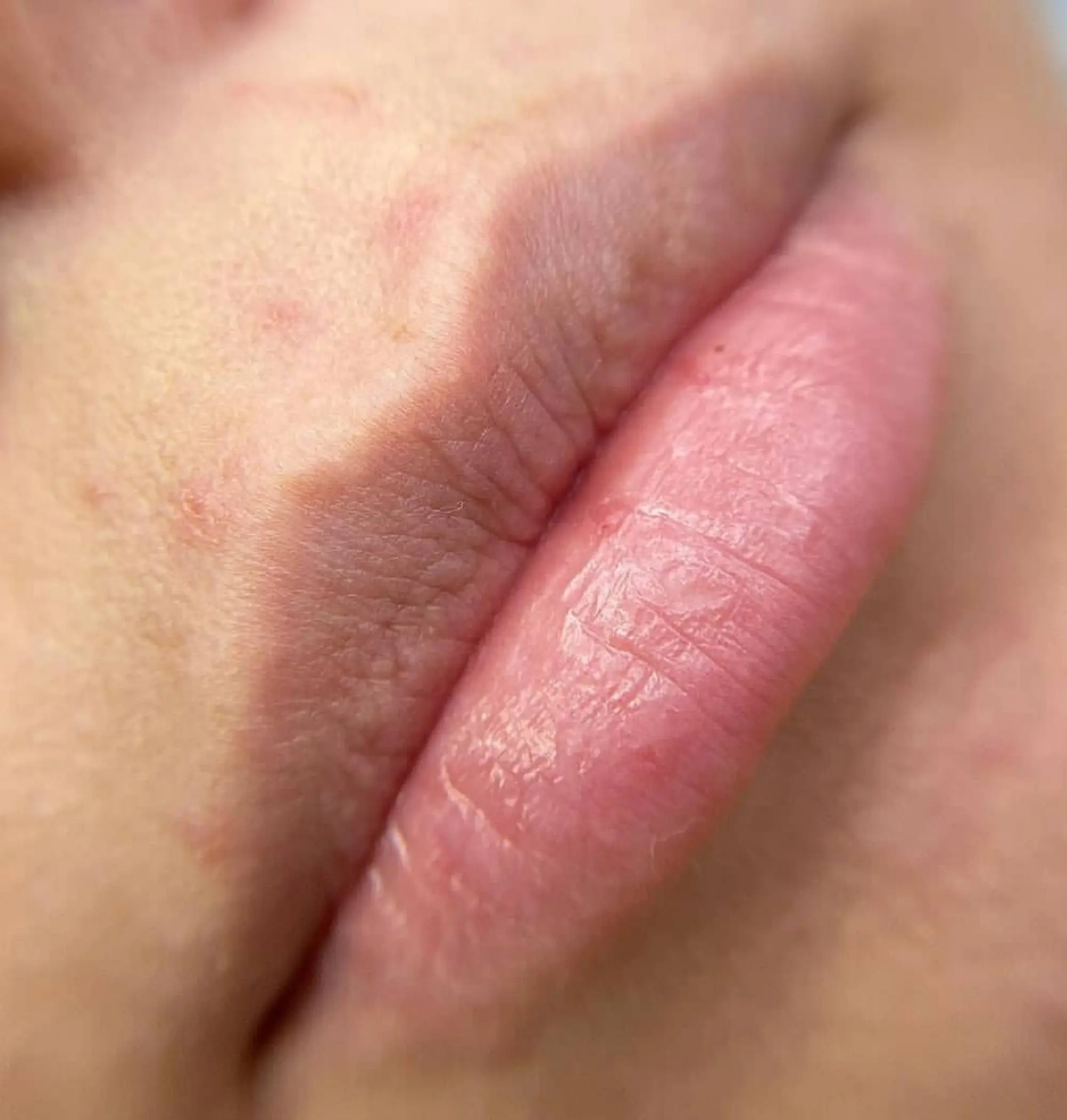lip symmetry shaping with permanent makeup